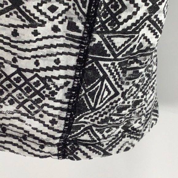 AEROPOSTALE Geometric tribal short sleeve crop top - Picture 7 of 9